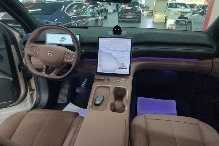 Used Nio EC6 2023 75 kWh Center Console