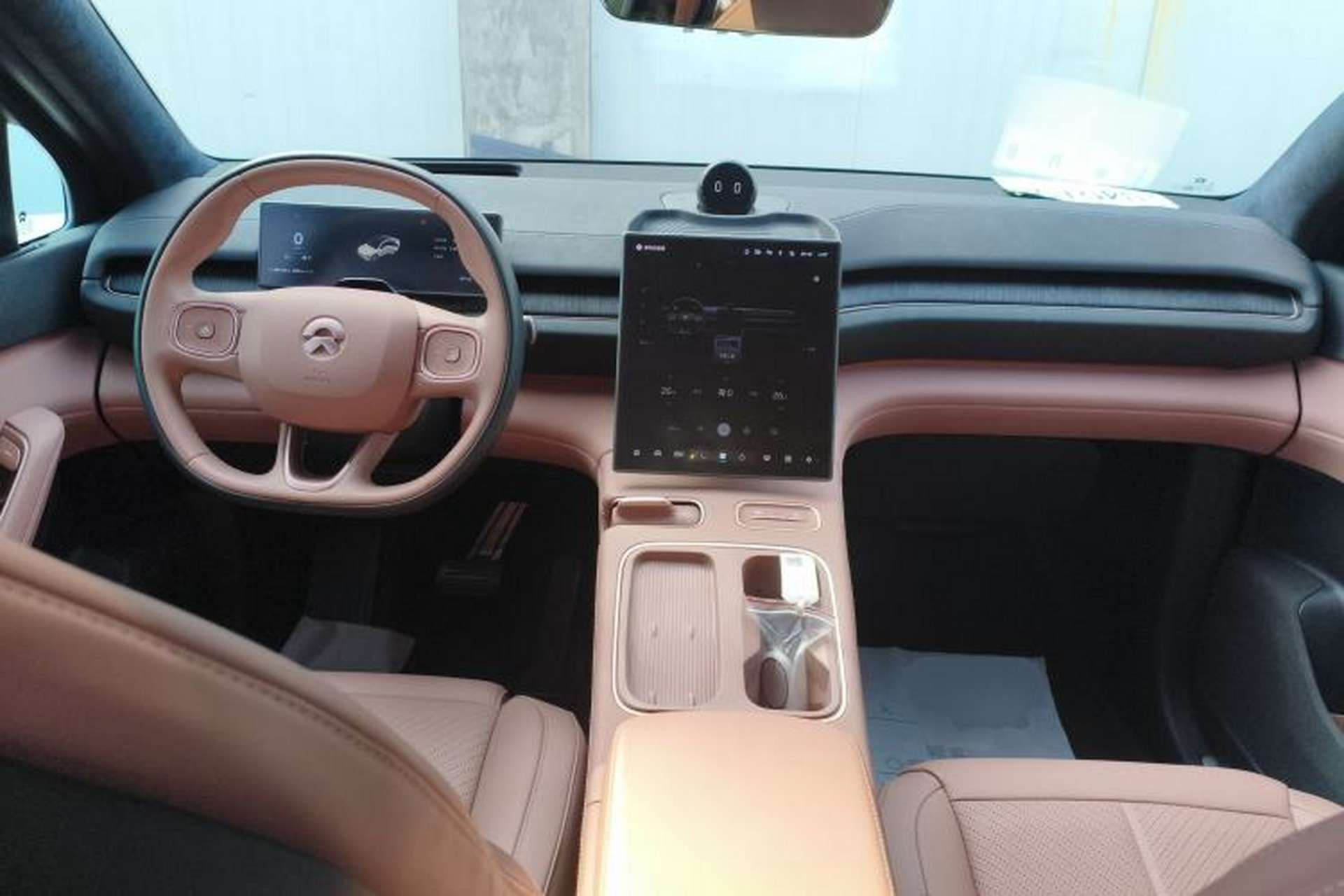 Used Nio EC6 2023 75 kWh Center Console