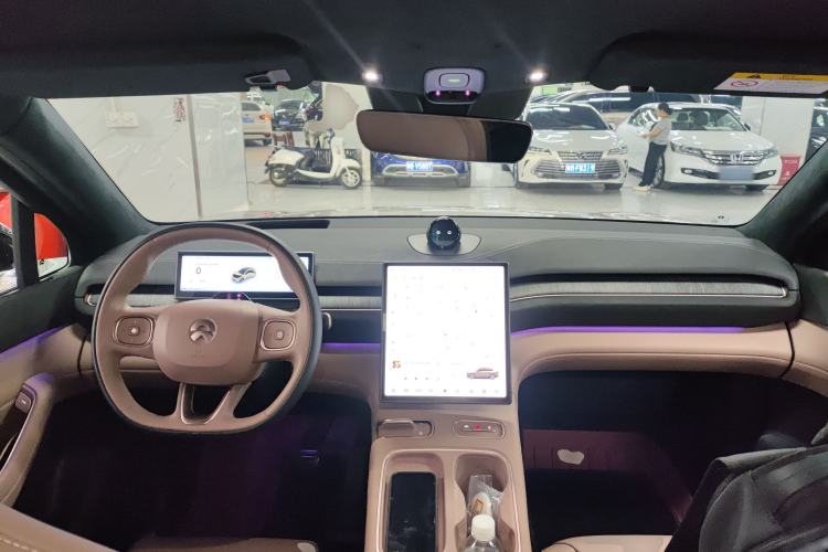 Used Nio EC6 2023 75 kWh Center Console