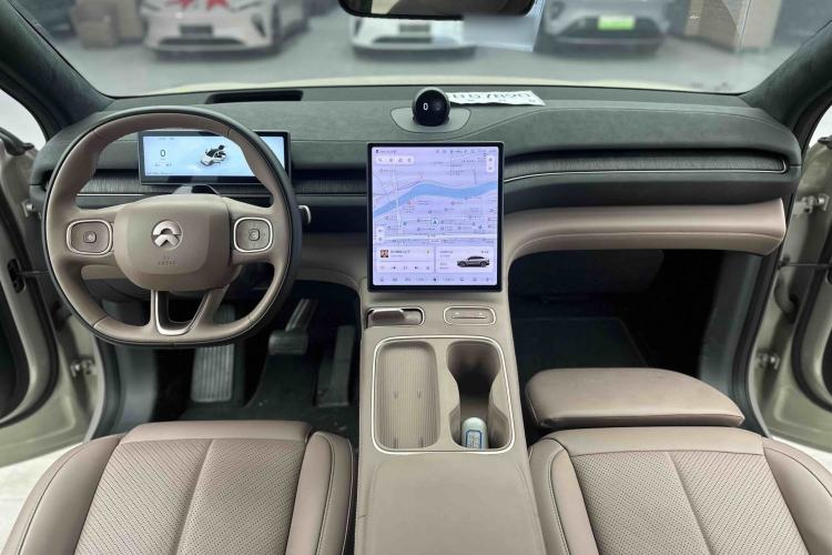 Used Nio EC6 2023 75 kWh Center Console