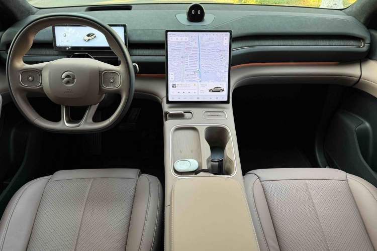 Used Nio EC6 2023 75 kWh Interior 4