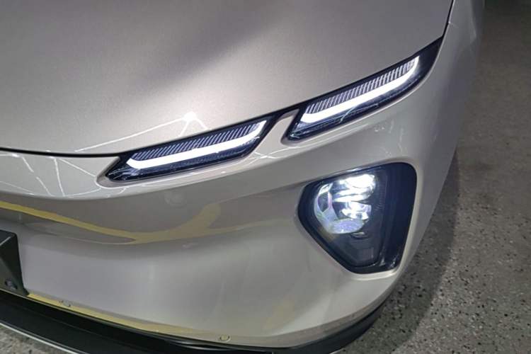 Used Nio EC6 2023 75 kWh Left Front Headlight