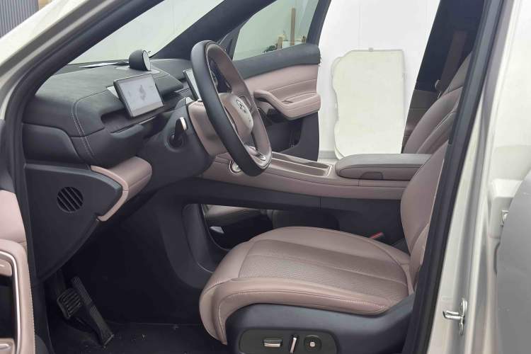 Used Nio EC6 2023 75 kWh Left Front Seat