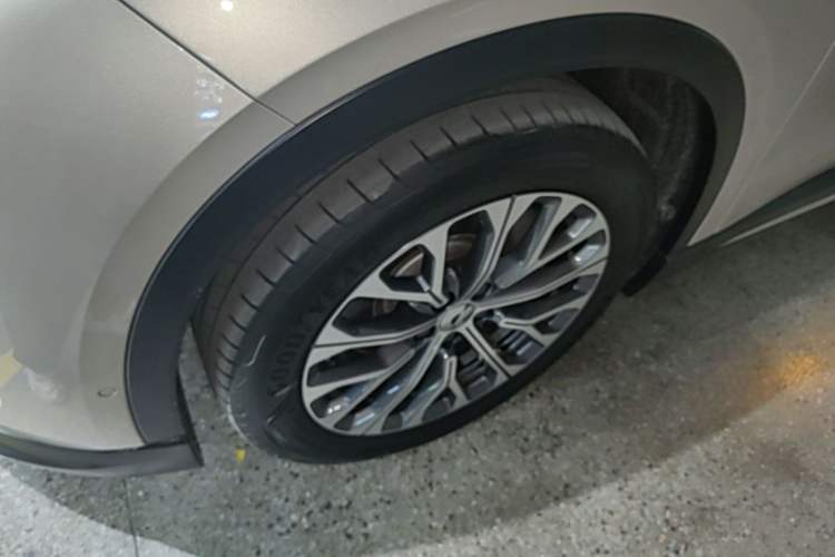 Used Nio EC6 2023 75 kWh Left Front Wheel Hub