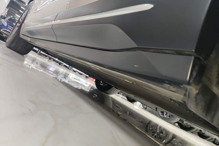 Used Nio EC6 2023 75 kWh Left Side Sill