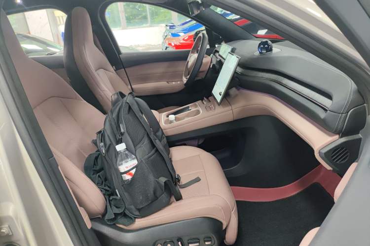 Used Nio EC6 2023 75 kWh Right Front Seat