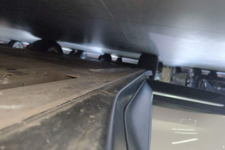 Used Nio EC6 2023 75 kWh Right Side Sill