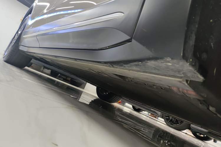 Used Nio EC6 2023 75 kWh Right Side Sill