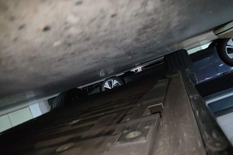Used Nio EC6 2023 75 kWh Right Side Sill