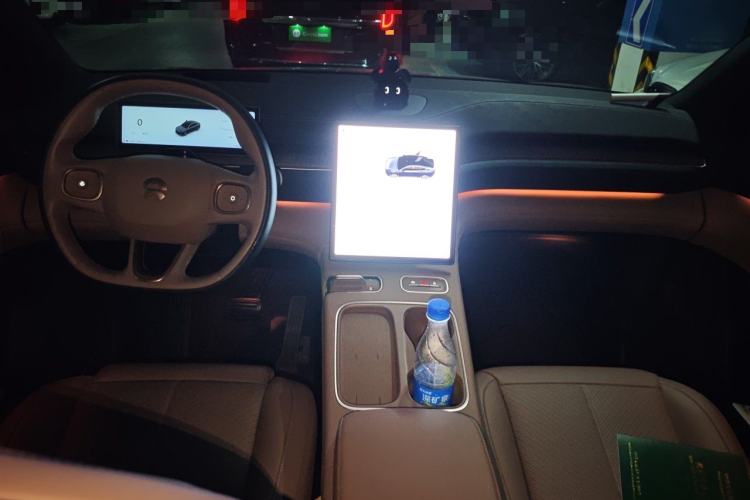 Used Nio EC6 2023 75 kWh Center Console