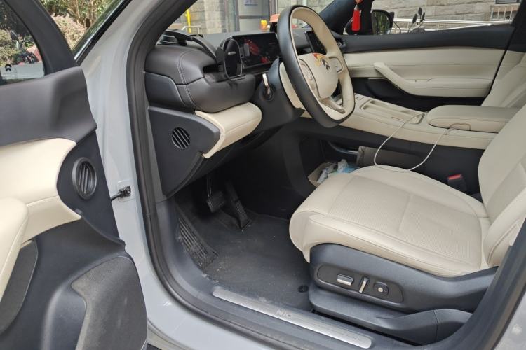 Used Nio EC6 2023 75 kWh Driver Seat