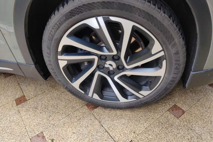 Used Nio EC6 2023 75 kWh Right Front Wheel Hub