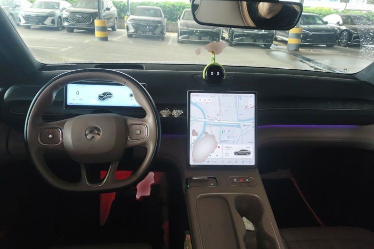 Used Nio EC6 2023 75 kWh Center Console