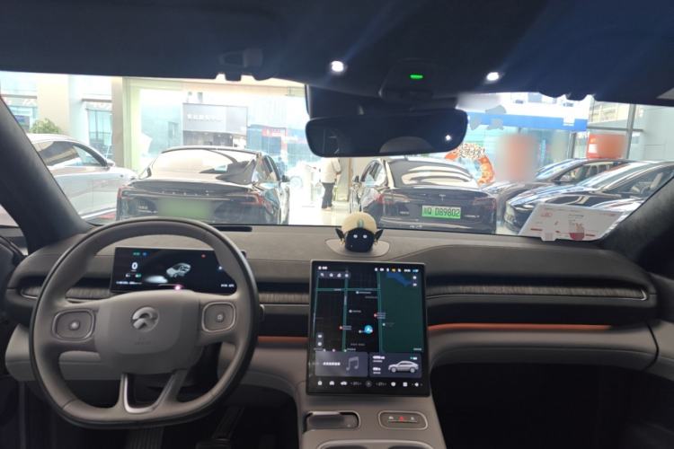 Used Nio EC6 2023 75 kWh Center Console