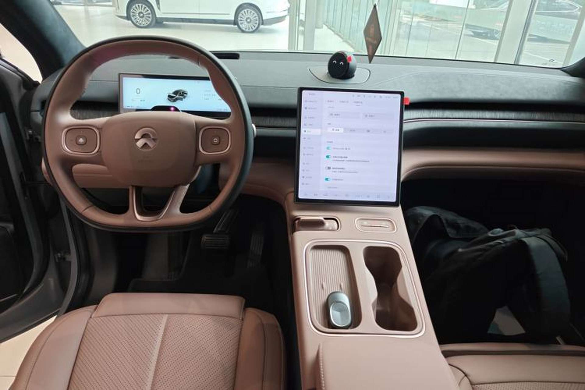 Used Nio EC6 2023 75 kWh Center Console