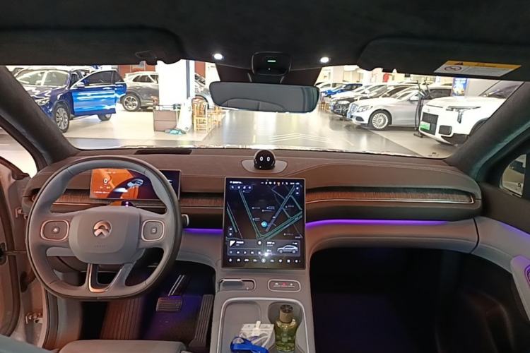 Used Nio EC6 2023 75 kWh Center Console