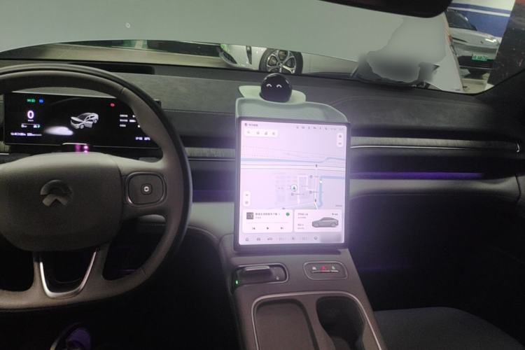 Used Nio EC6 2023 75 kWh Center Console