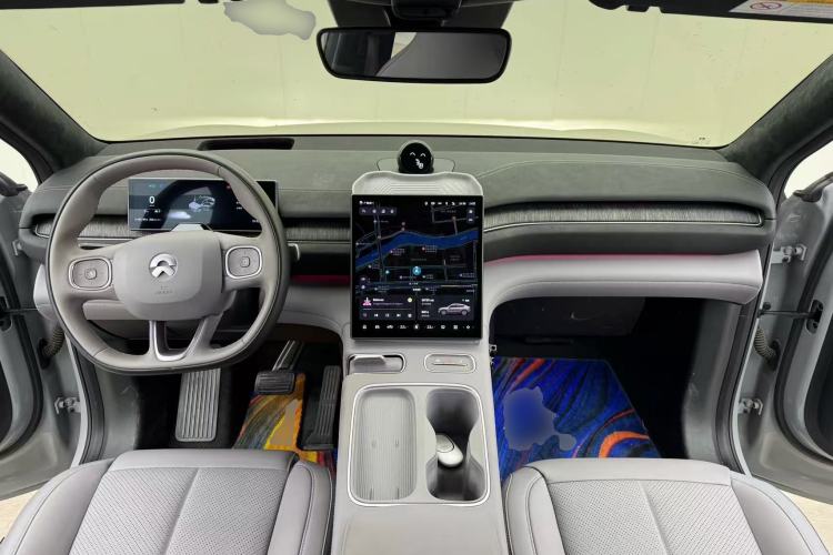 Used Nio EC6 2023 75 kWh Center Console