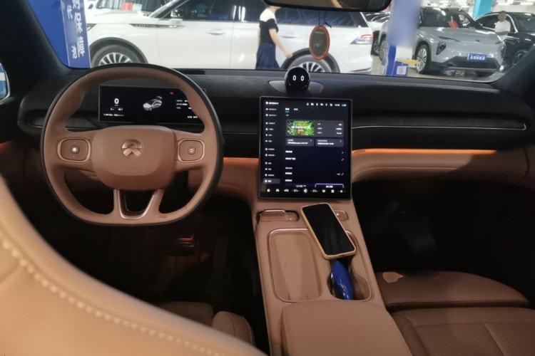 Used Nio EC6 2023 75 kWh Center Console
