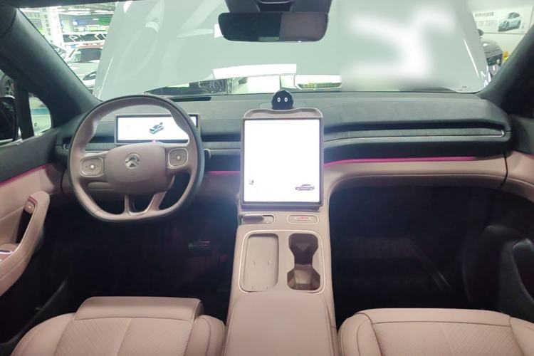 Used Nio EC6 2023 75 kWh Center Console