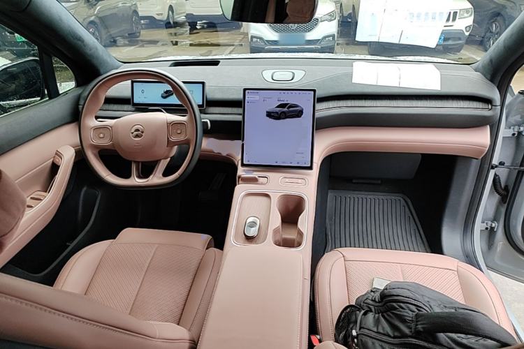 Used Nio EC6 2023 75 kWh Center Console