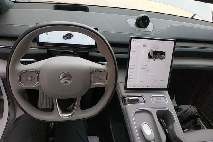 Used Nio EC6 2023 75 kWh Center Console