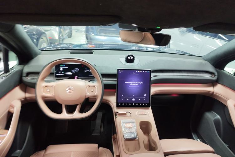 Used Nio EC6 2023 75 kWh Center Console