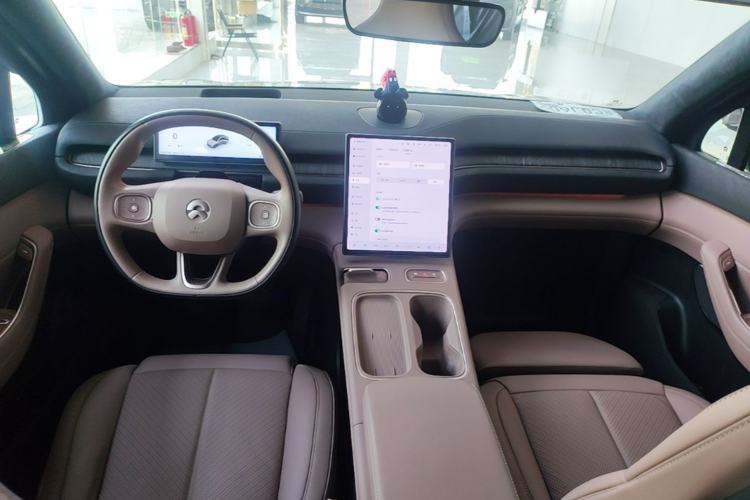 Used Nio EC6 2023 75 kWh Center Console