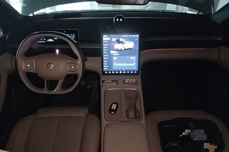 Used Nio EC6 2023 75 kWh Center Console