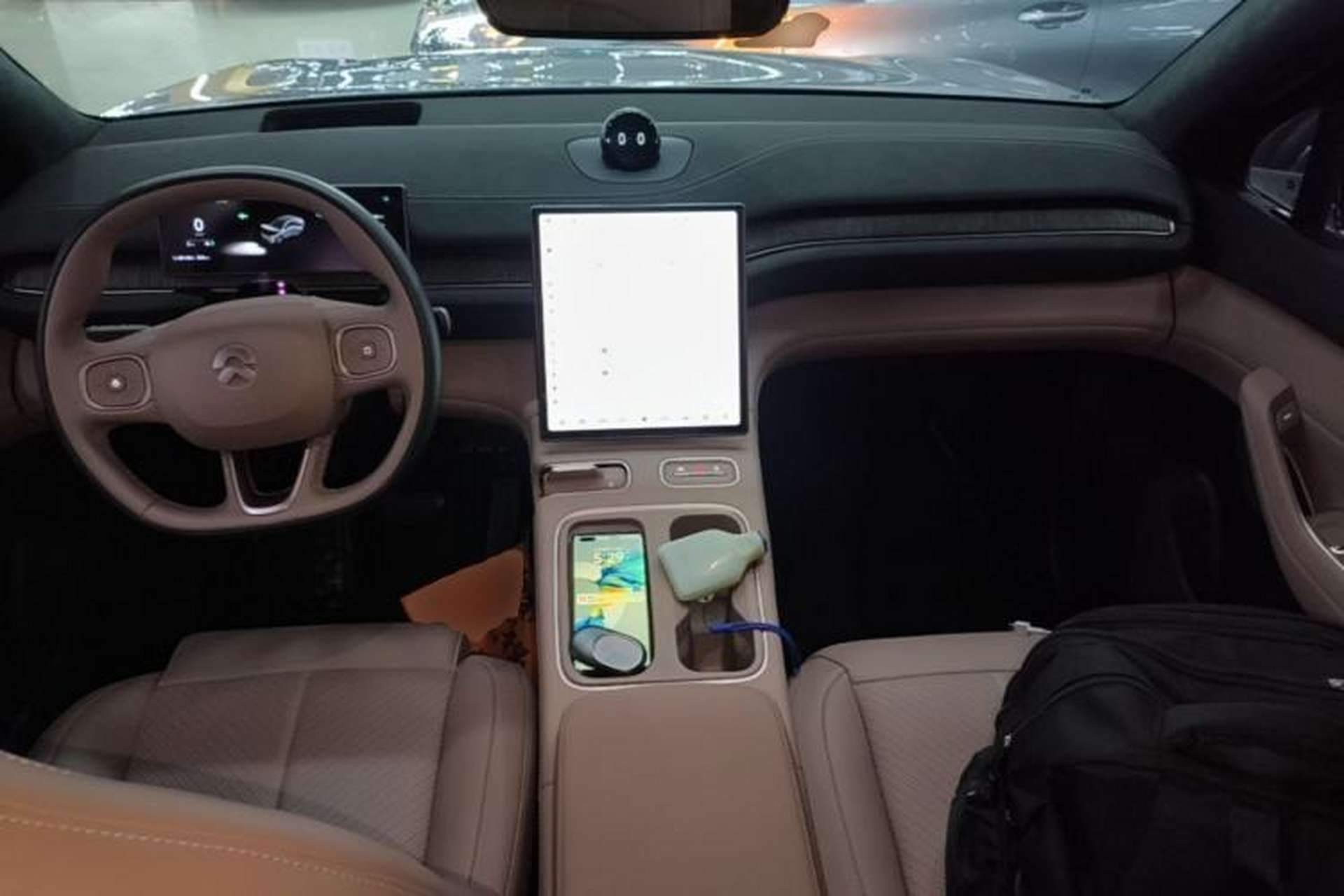 Used Nio EC6 2023 75 kWh Center Console