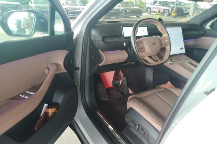 Used Nio EC6 2023 75 kWh Driver Seat