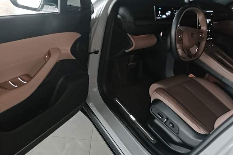 Used Nio EC6 2023 75 kWh Driver Seat