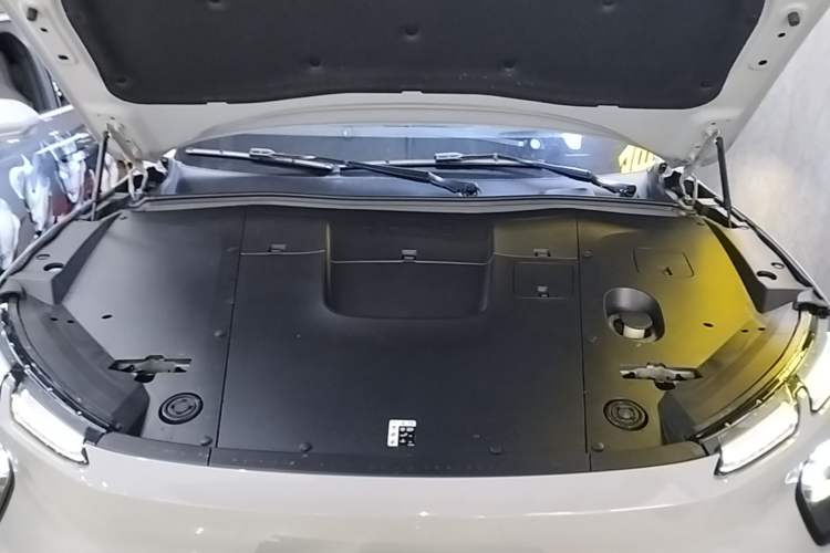 Used Nio EC6 2023 75 kWh Engine Bay