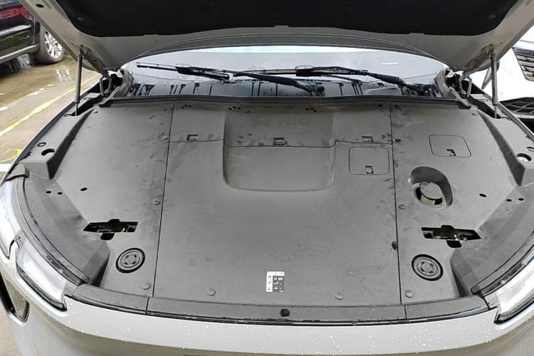 Used Nio EC6 2023 75 kWh Engine Bay