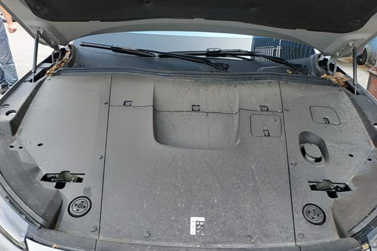 Used Nio EC6 2023 75 kWh Engine Bay