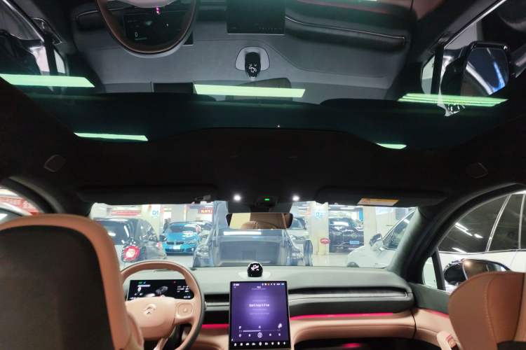 Used Nio EC6 2023 75 kWh Headliner