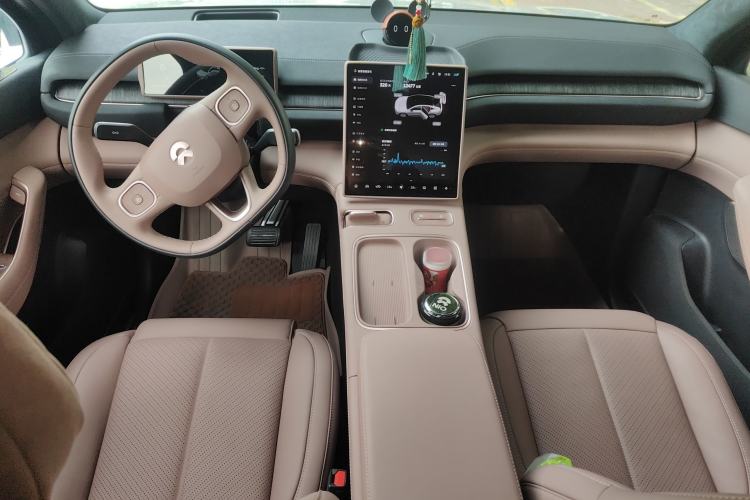 Used Nio EC6 2023 75 kWh Interior 2