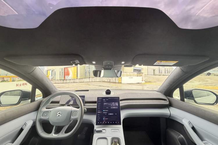 Used Nio EC6 2023 75 kWh Interior 8