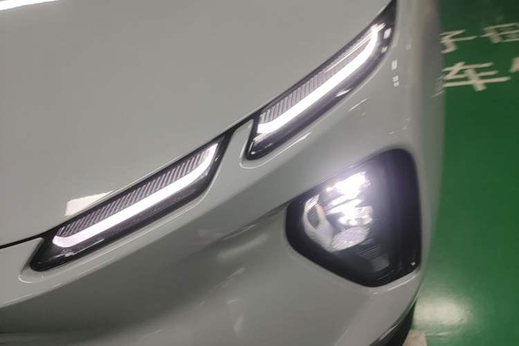 Used Nio EC6 2023 75 kWh Left Front Headlight
