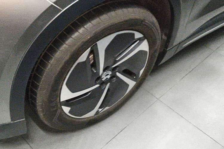 Used Nio EC6 2023 75 kWh Left Front Wheel Hub