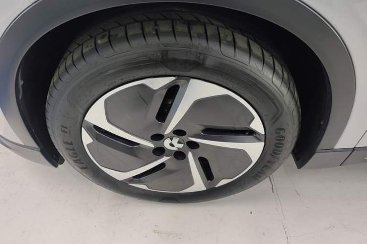 Used Nio EC6 2023 75 kWh Left Front Wheel Hub