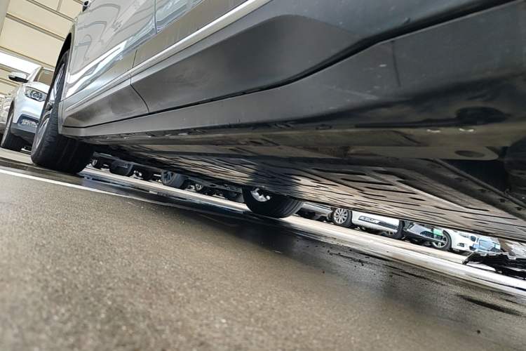 Used Nio EC6 2023 75 kWh Left Side Sill
