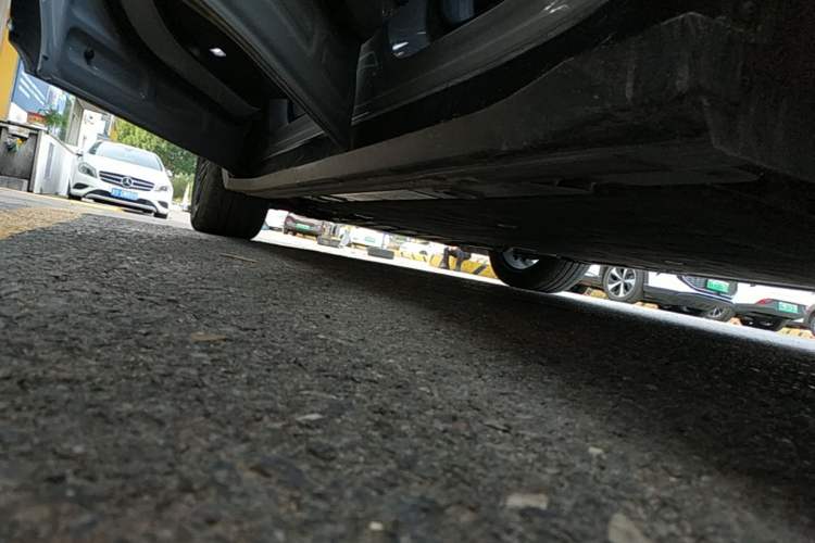 Used Nio EC6 2023 75 kWh Left Side Sill