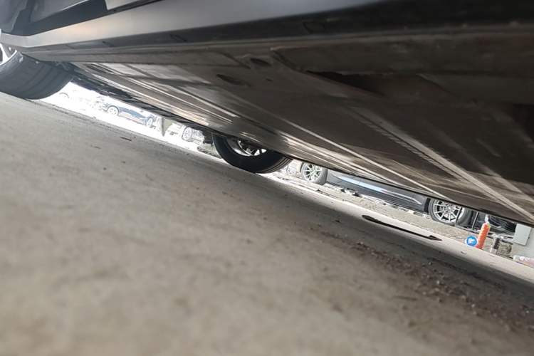 Used Nio EC6 2023 75 kWh Left Side Sill