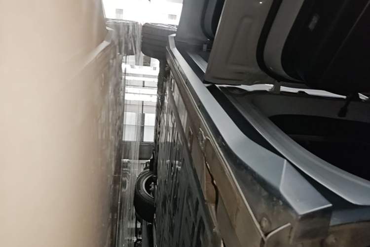 Used Nio EC6 2023 75 kWh Left Side Sill