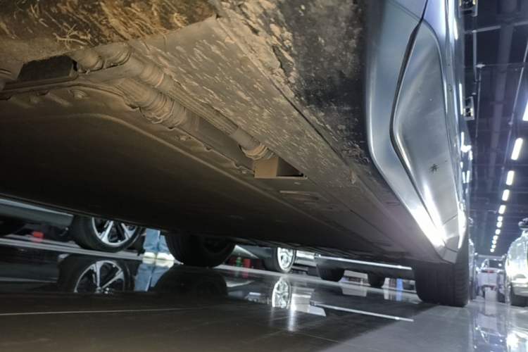 Used Nio EC6 2023 75 kWh Left Side Sill