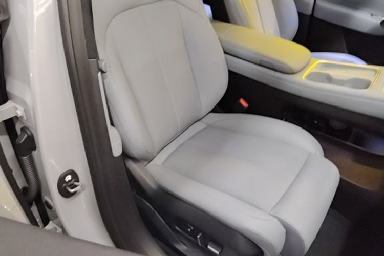Used Nio EC6 2023 75 kWh Right Front Seat