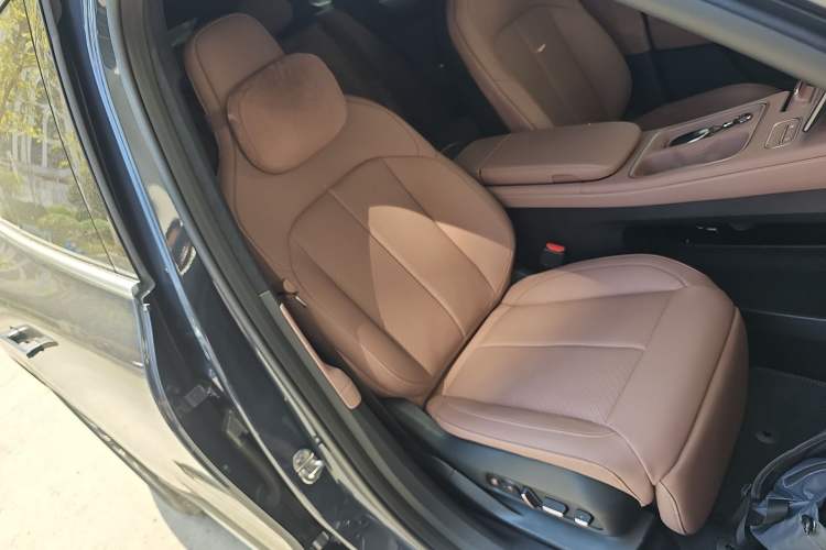 Used Nio EC6 2023 75 kWh Right Front Seat