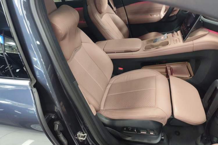 Used Nio EC6 2023 75 kWh Right Front Seat