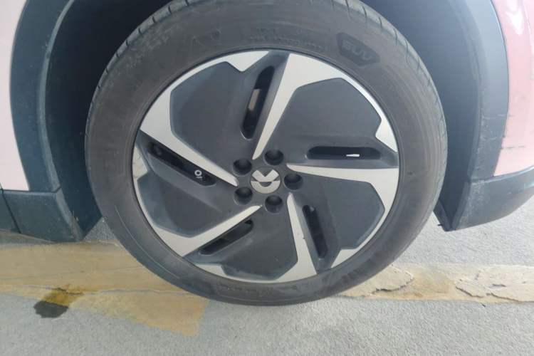 Used Nio EC6 2023 75 kWh Right Front Wheel Hub